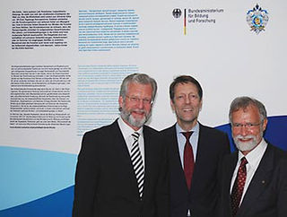 Secretary of State of the Federal Ministry of Education and Research Dr. Georg Schütte, Prof. J. Wolfgang Wägele and Prof. Peter M. Herzig